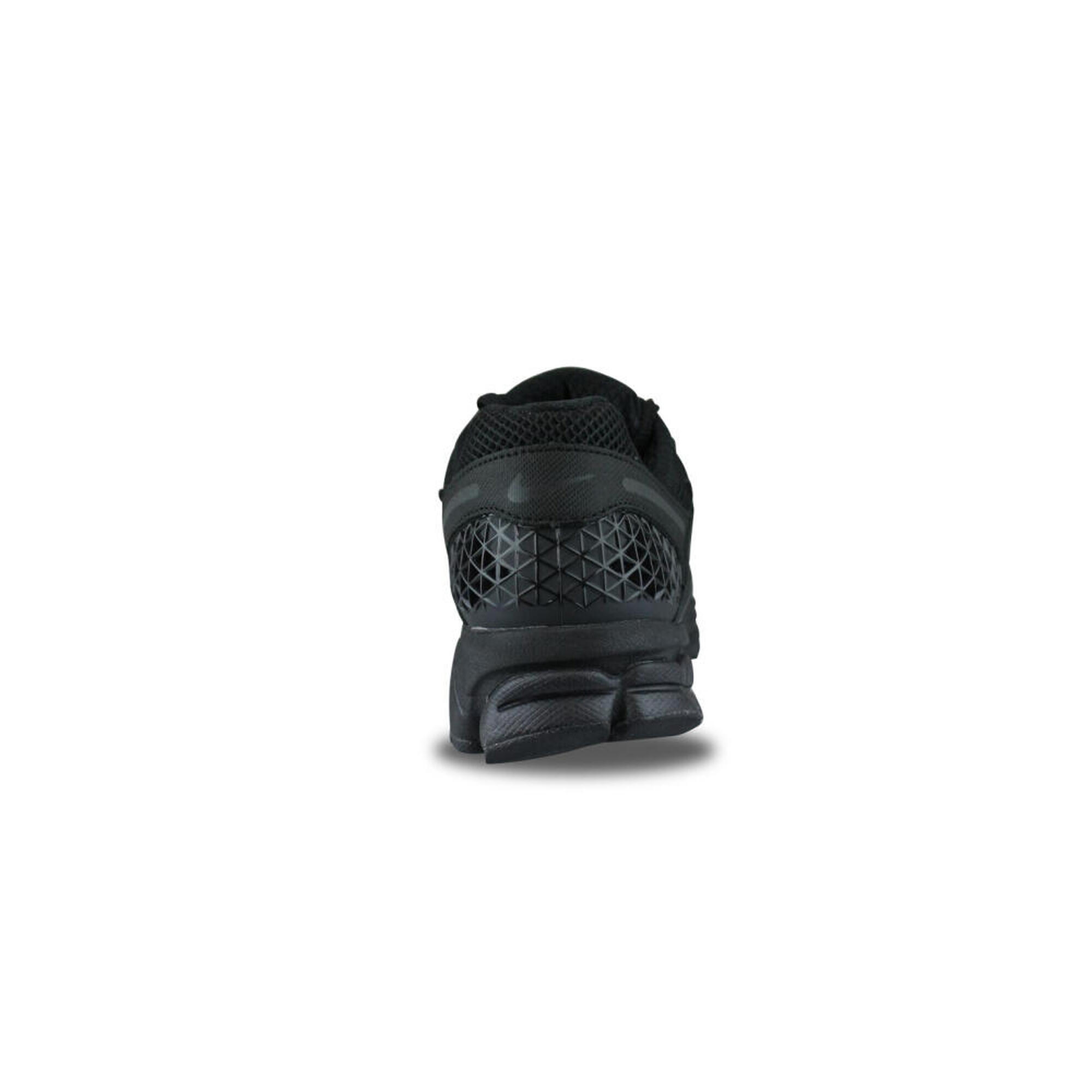 Vomero 5 Triple Black