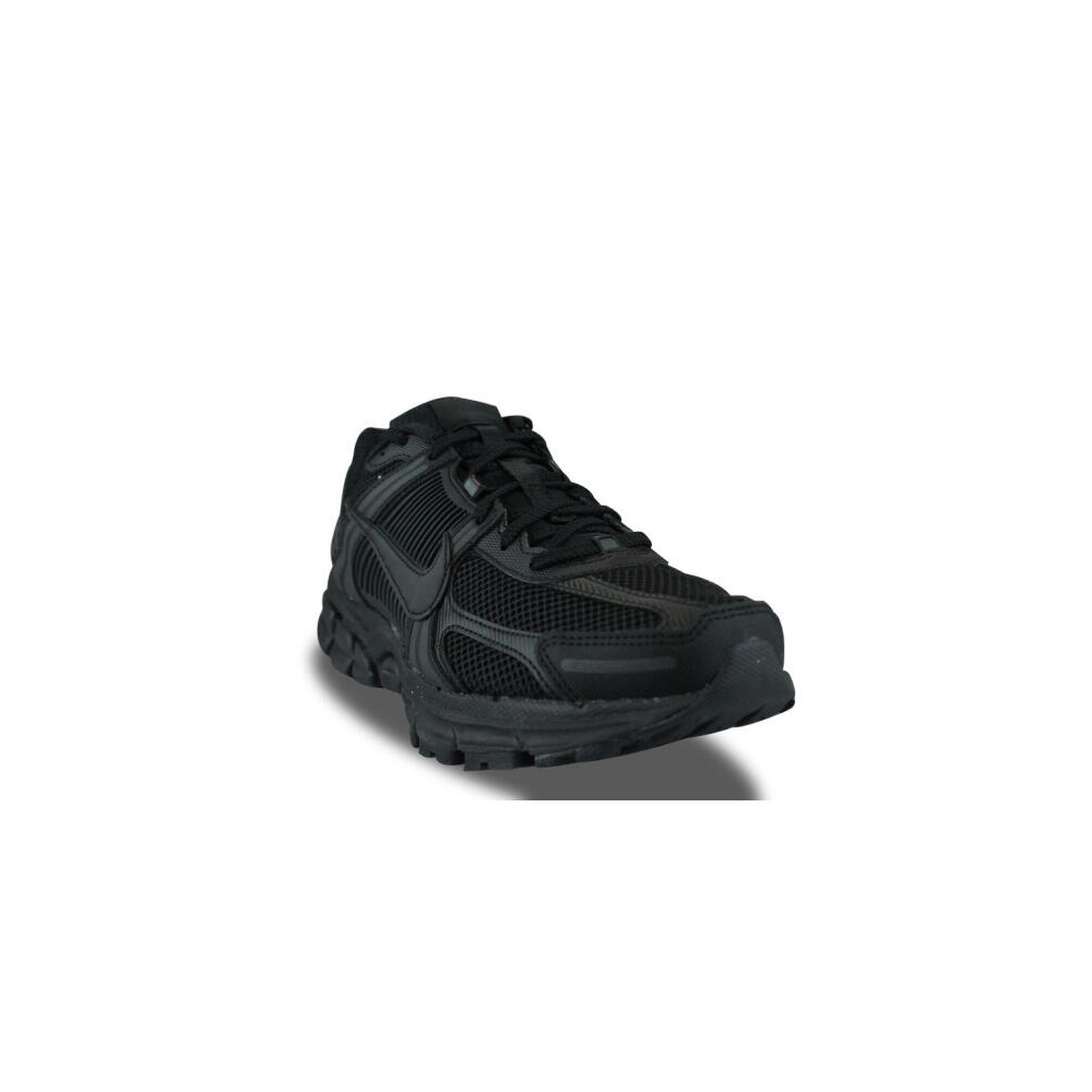 Vomero 5 Triple Black