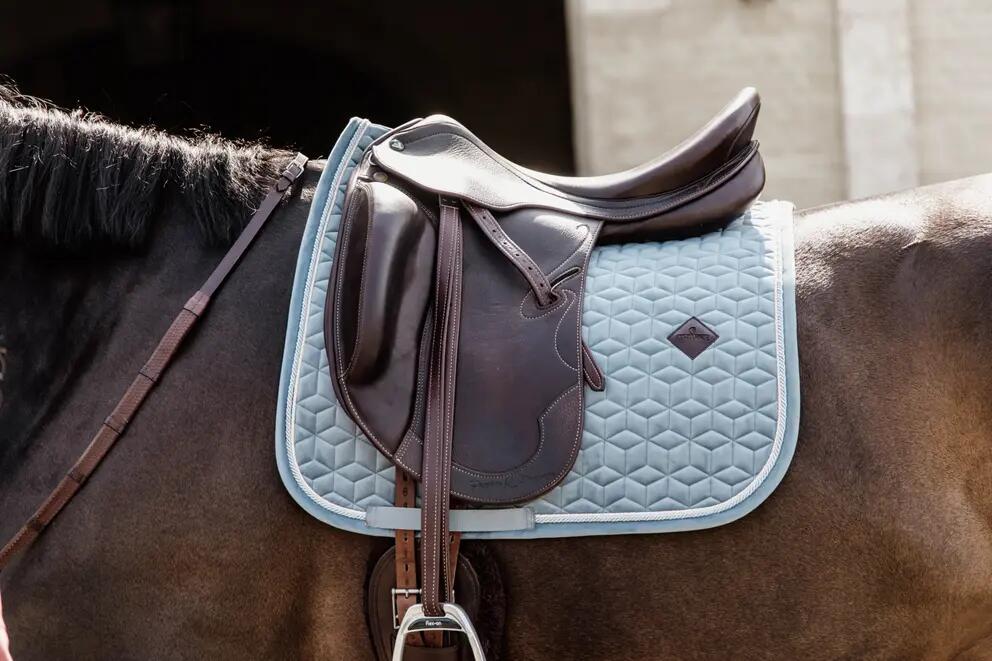 Tapis de selle dressage velours violet clair 5/6