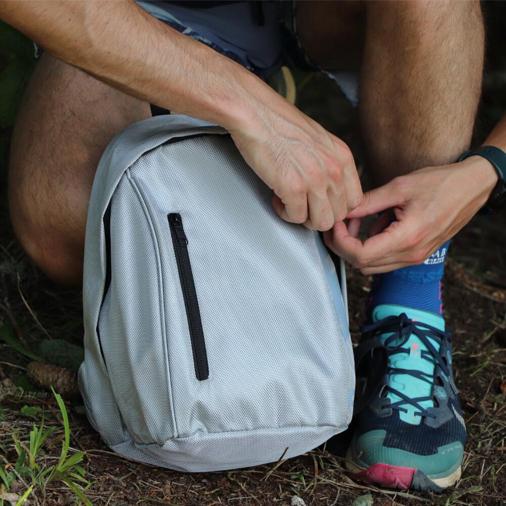 DIEZZ DAY PACK MINI 8L GRIS CLAIR 2/5