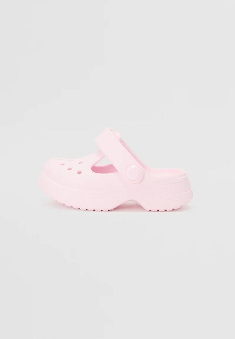 CROCS picture