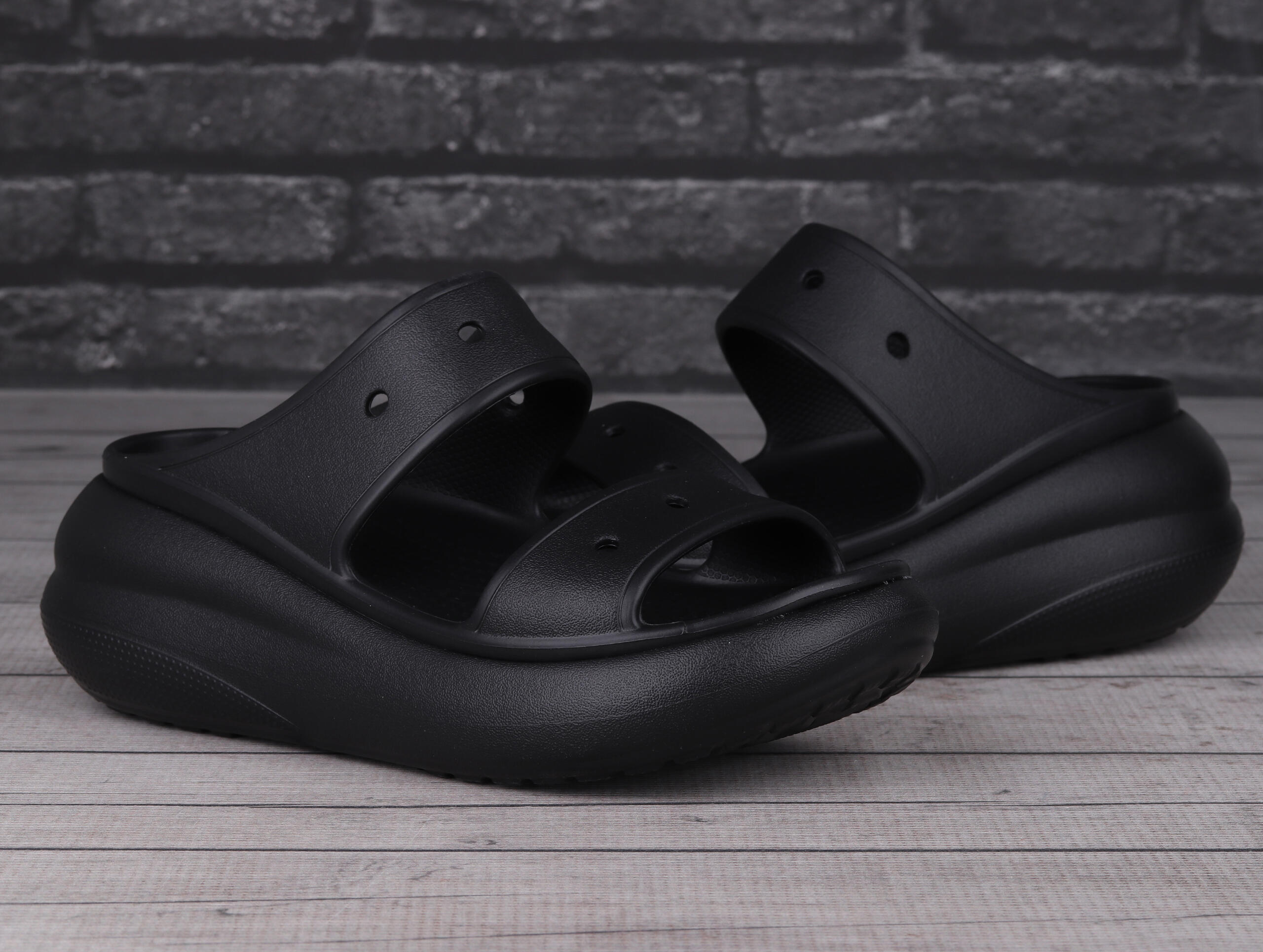 Klapki damskie na platformie Crocs CRUSH 2/7