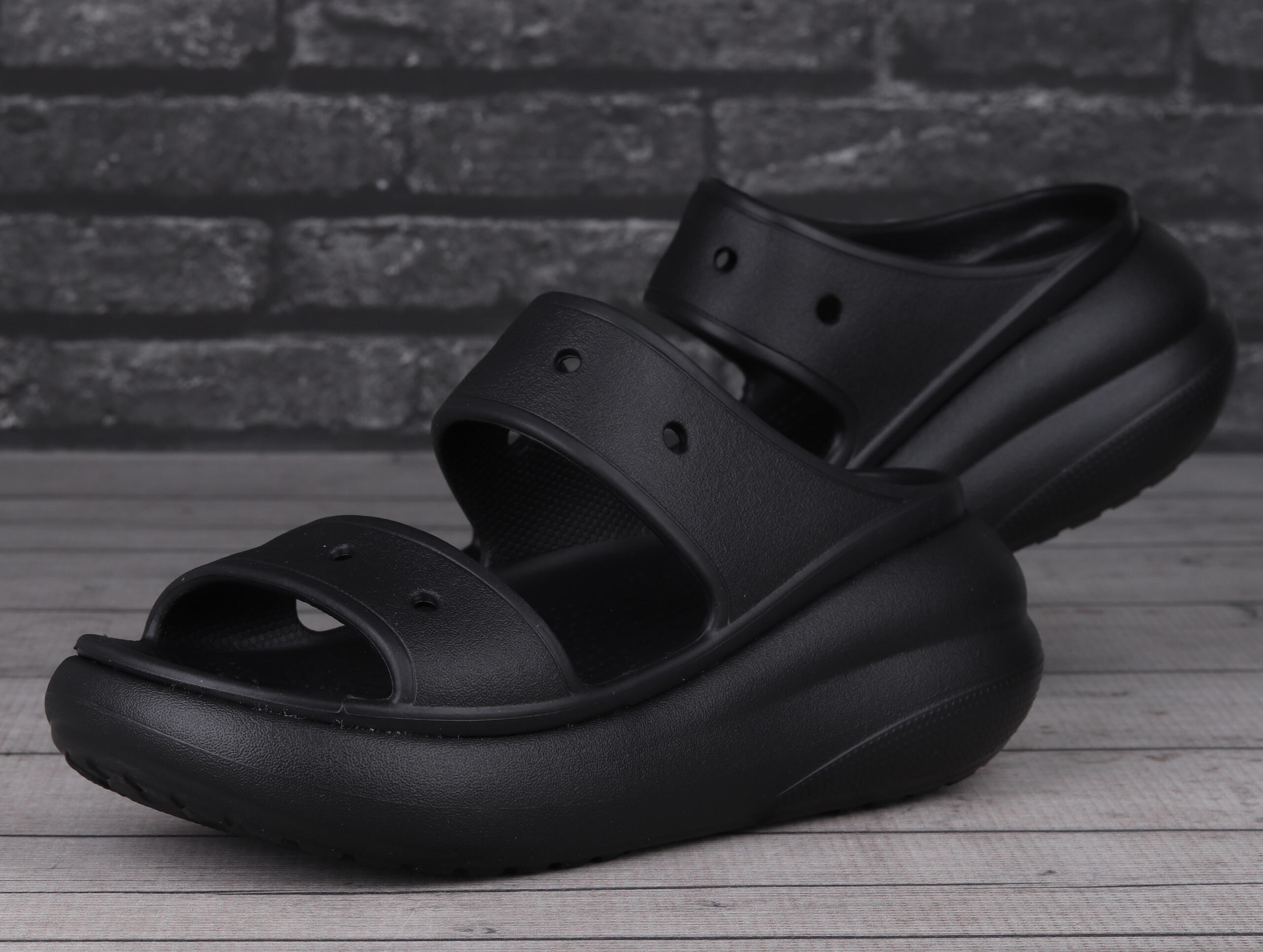 Klapki damskie na platformie Crocs CRUSH 3/7