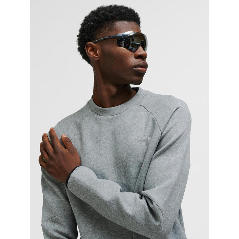 Kereknyakú pulóver Hummel Tech Fleece Regular