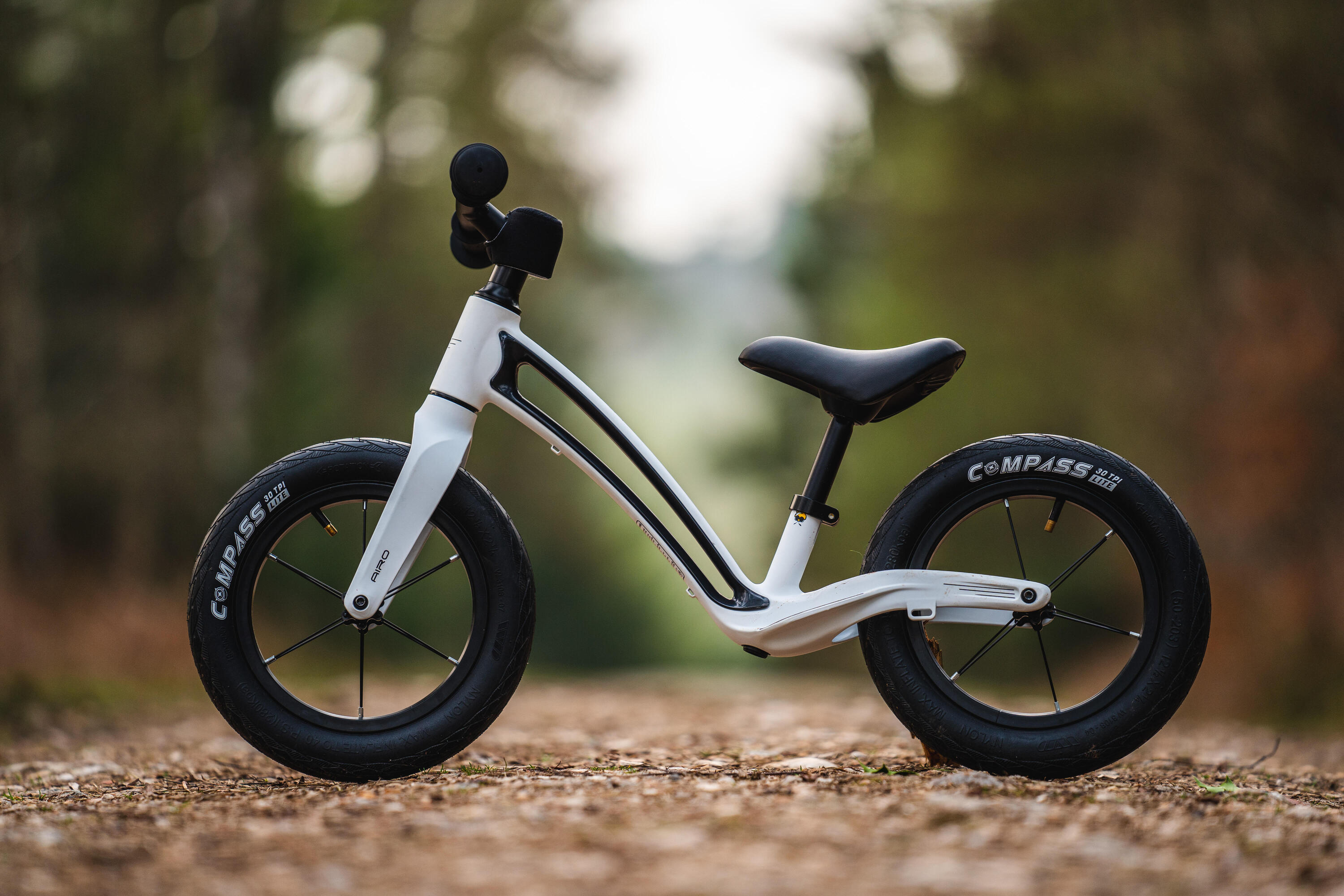 Hornit AIRO – Vélo d'équilibre - Blanc 5/5