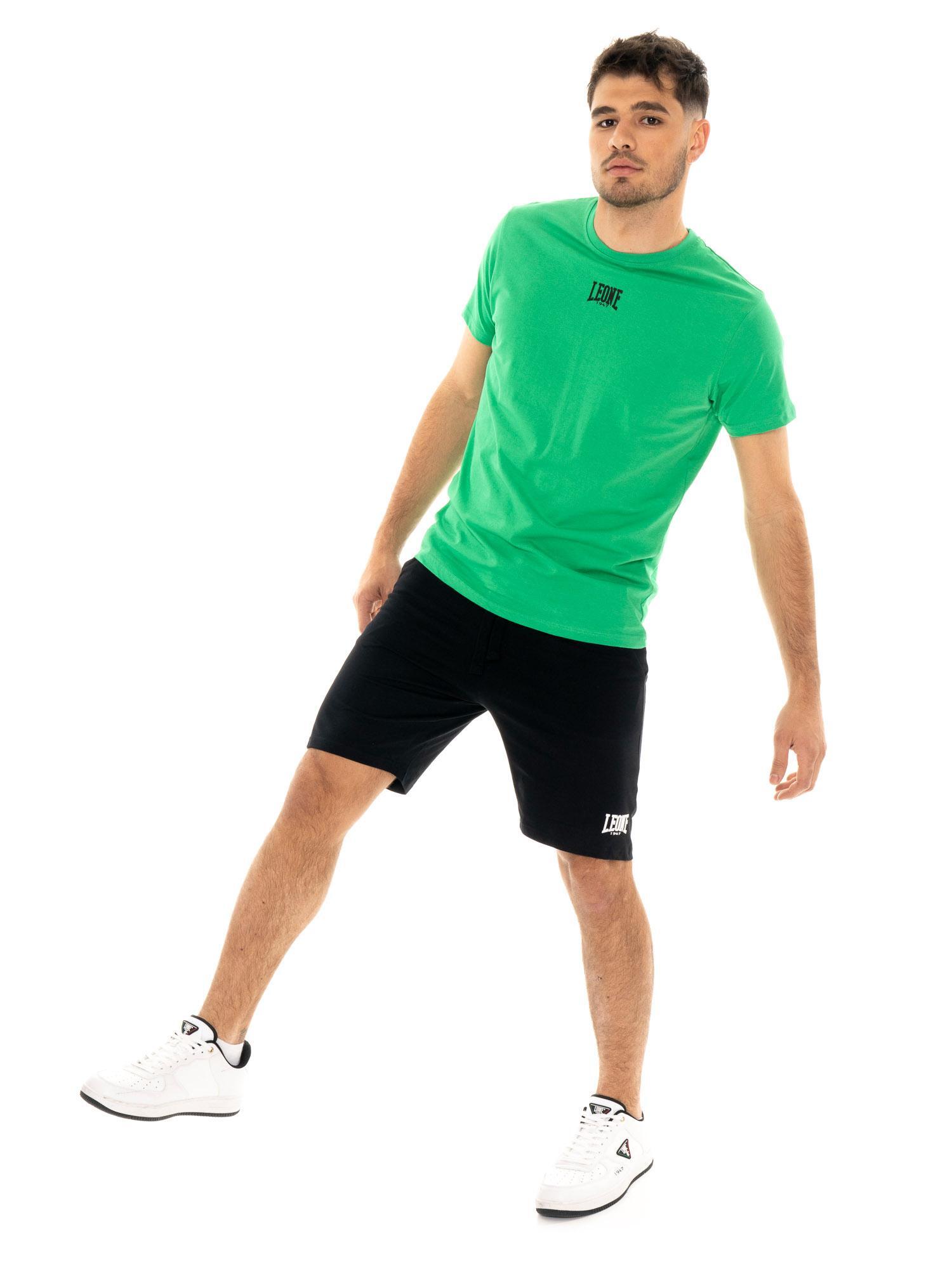 Completo set da uomo composto da t-shirt e pantaloncini Leone Basic 5/7