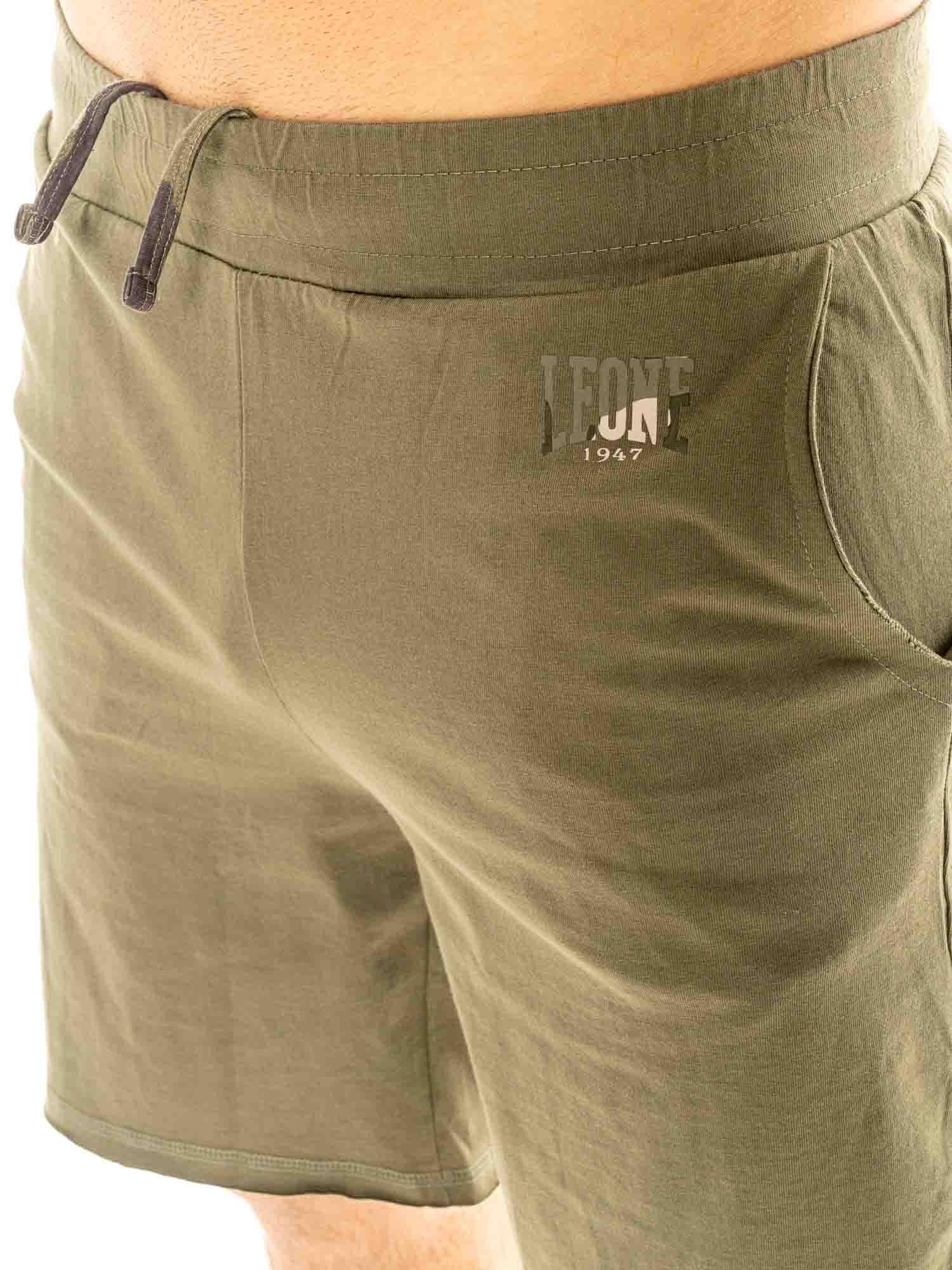Set completo da uomo con t-shirt e pantaloncino mimetico Leone Military 1947 3/5