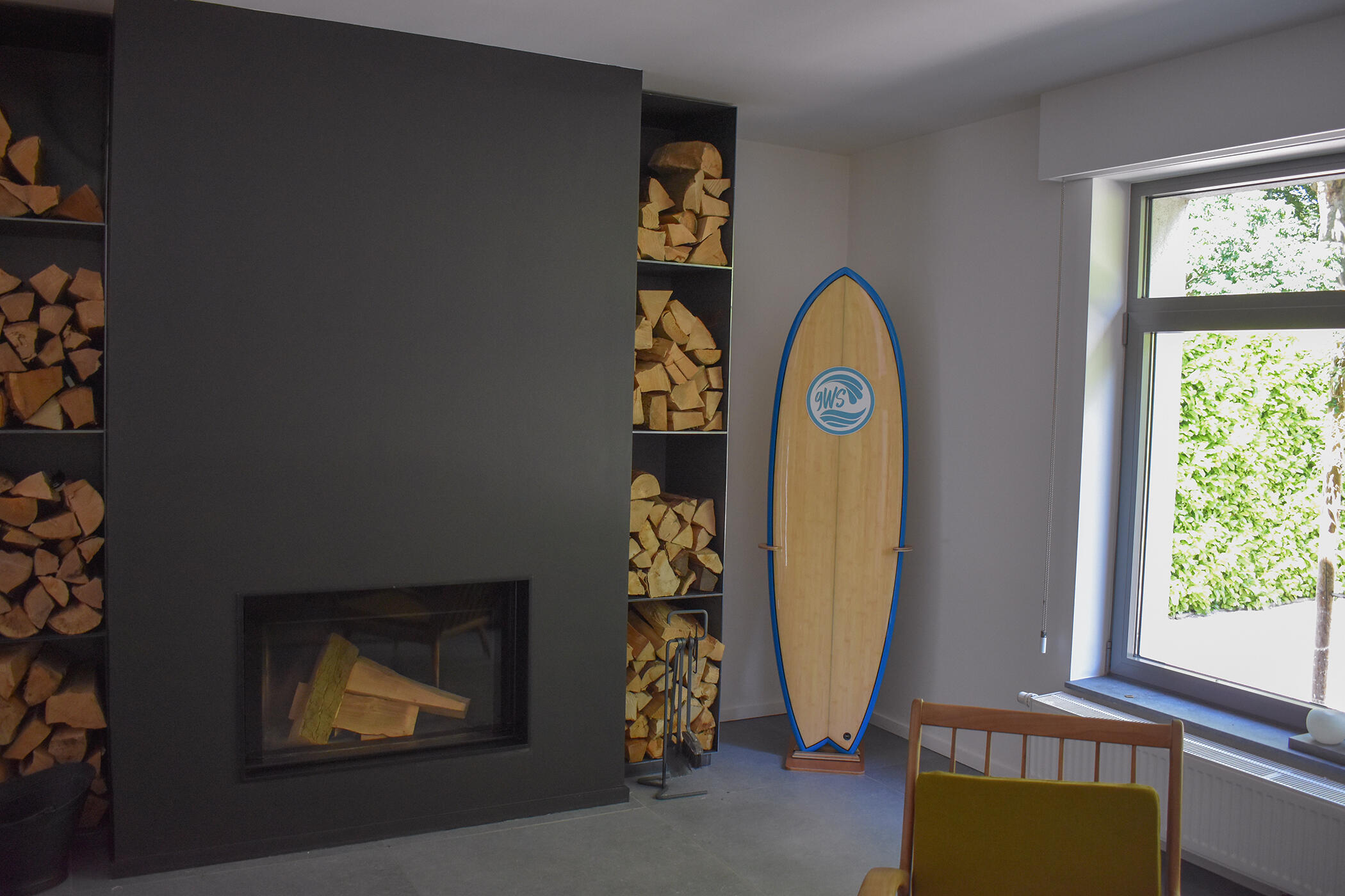 Supporto per tavola da surf in legno 4/5