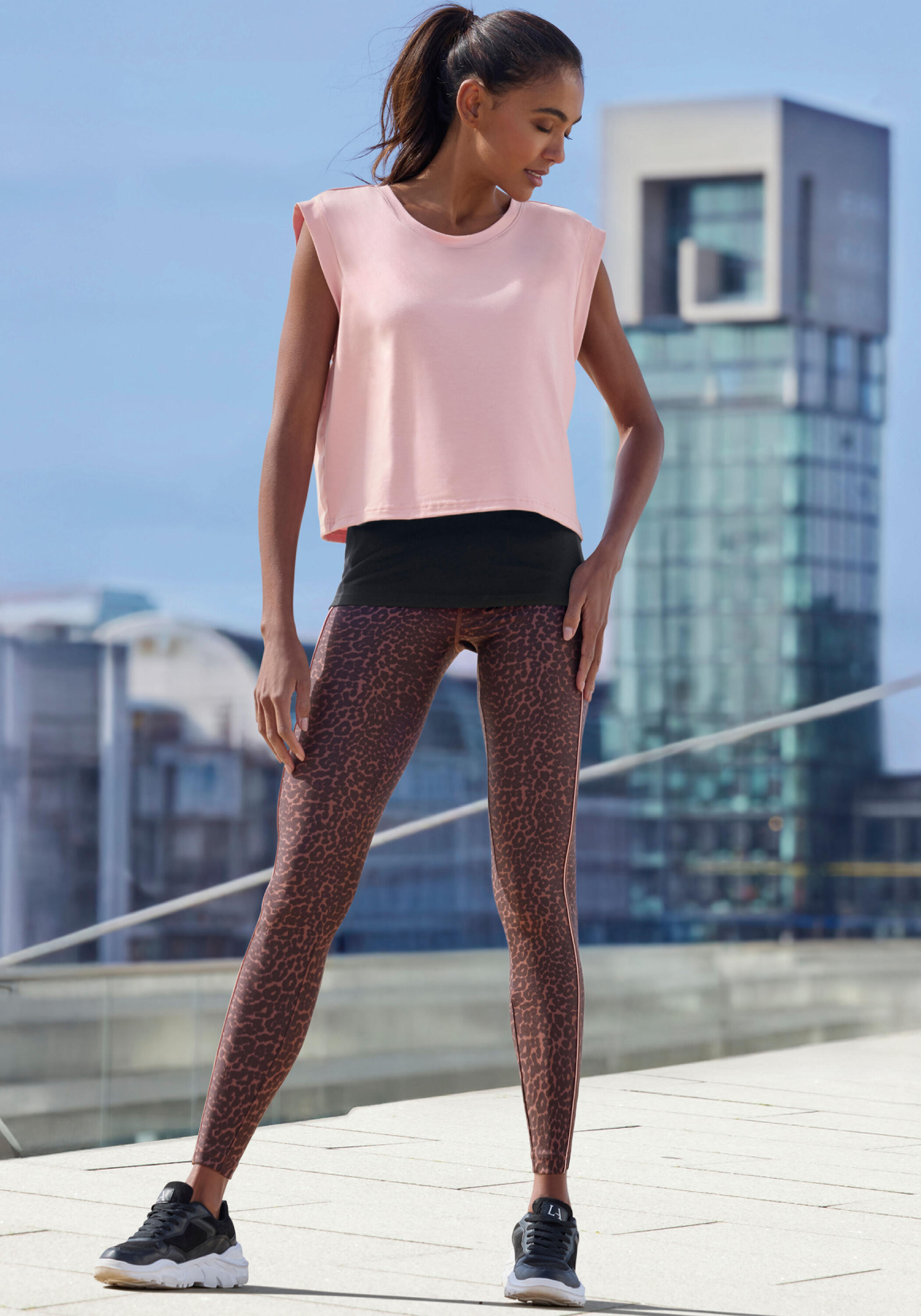 LASCANA ACTIVE picture