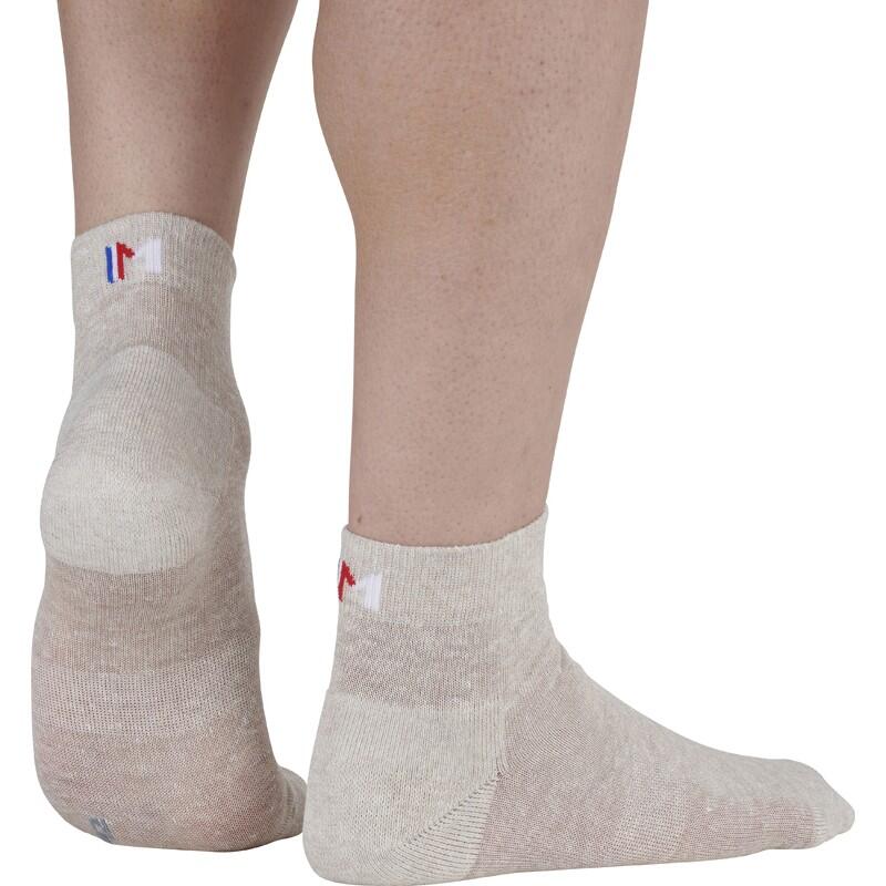 Chaussettes basses en lin et coton. 4/5