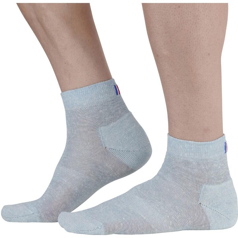Chaussettes basses en lin et coton.