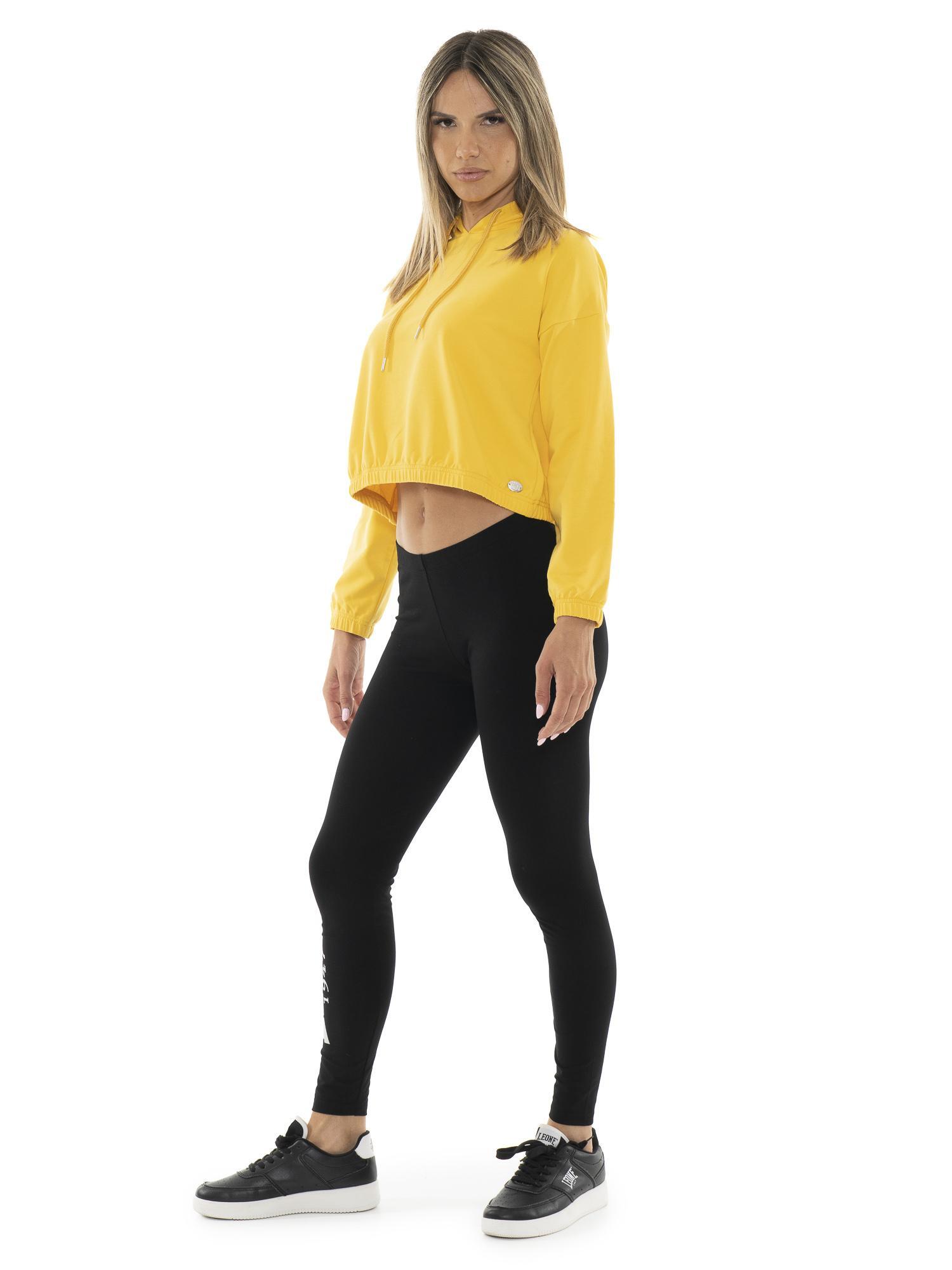 Blusa de moletom cropped feminina básica Leone com forro macio. 2/7