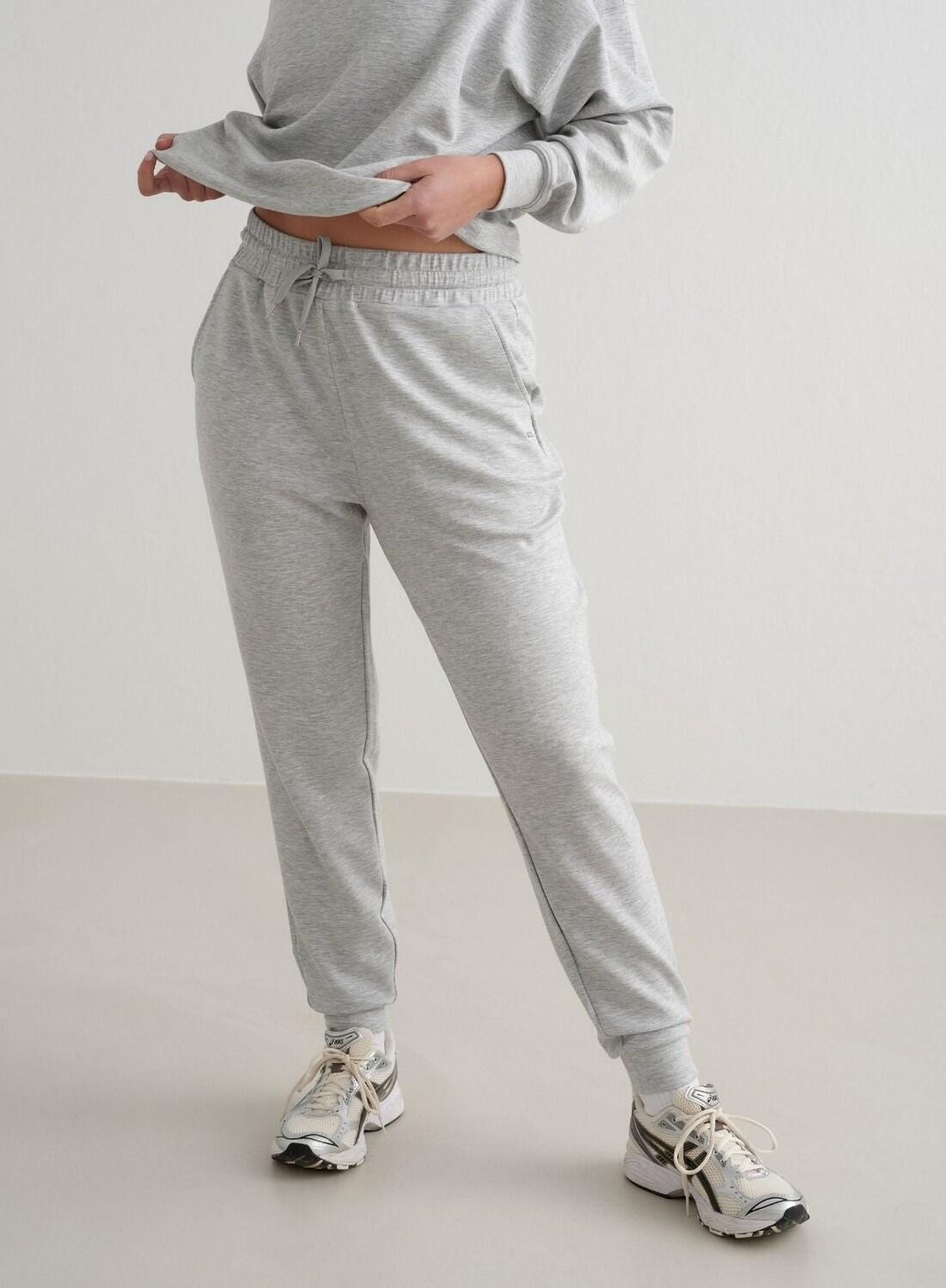 AIM'N Damen Sweatpants Atmungsaktiv Hellgrau