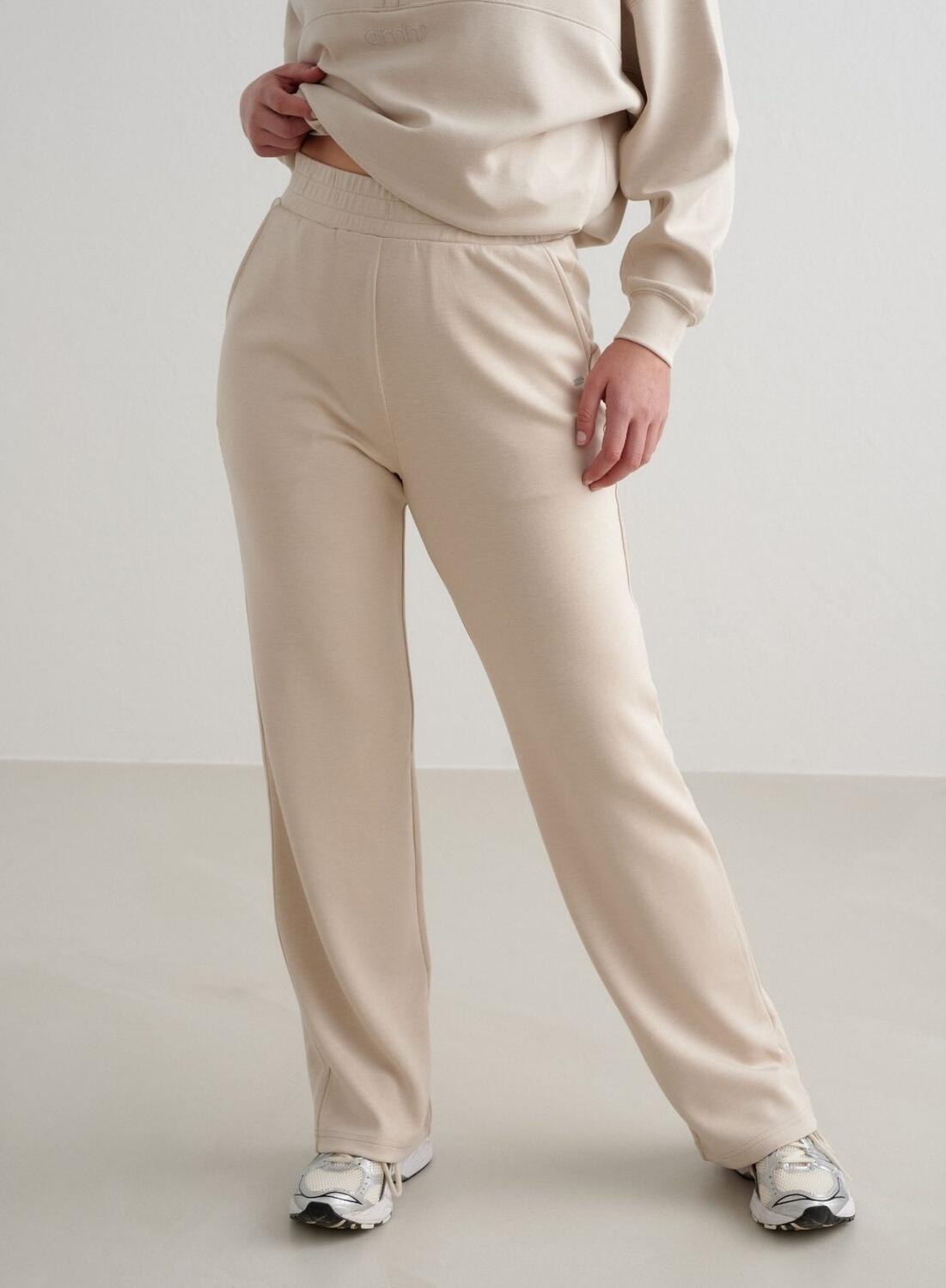 AIM'N Damen Sweatpants mit weitem Bein Atmungsaktiv Creme