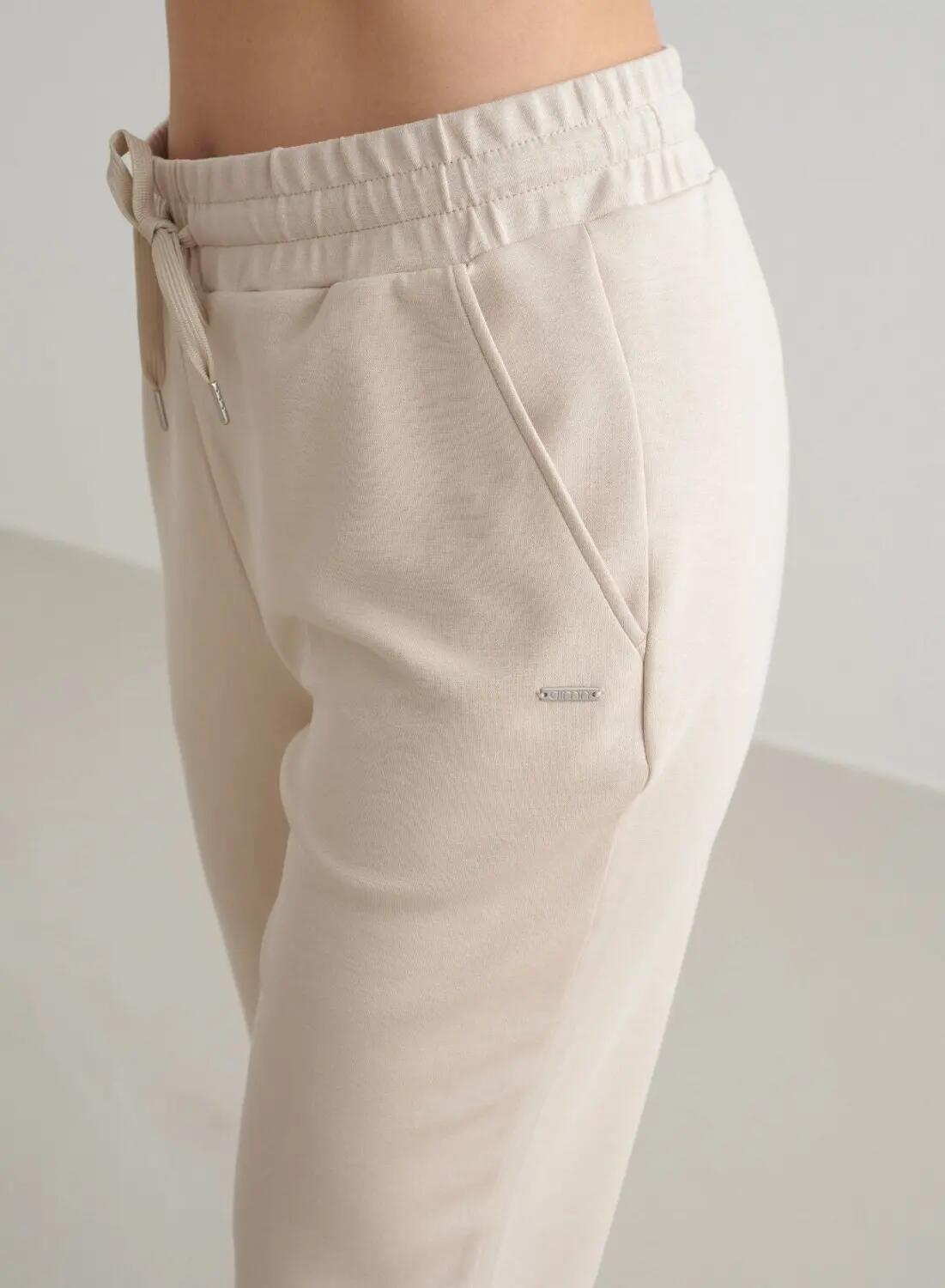 Damskie spodnie dresowe regular fit, ściągacze Comfy Modal beżowe 4/4