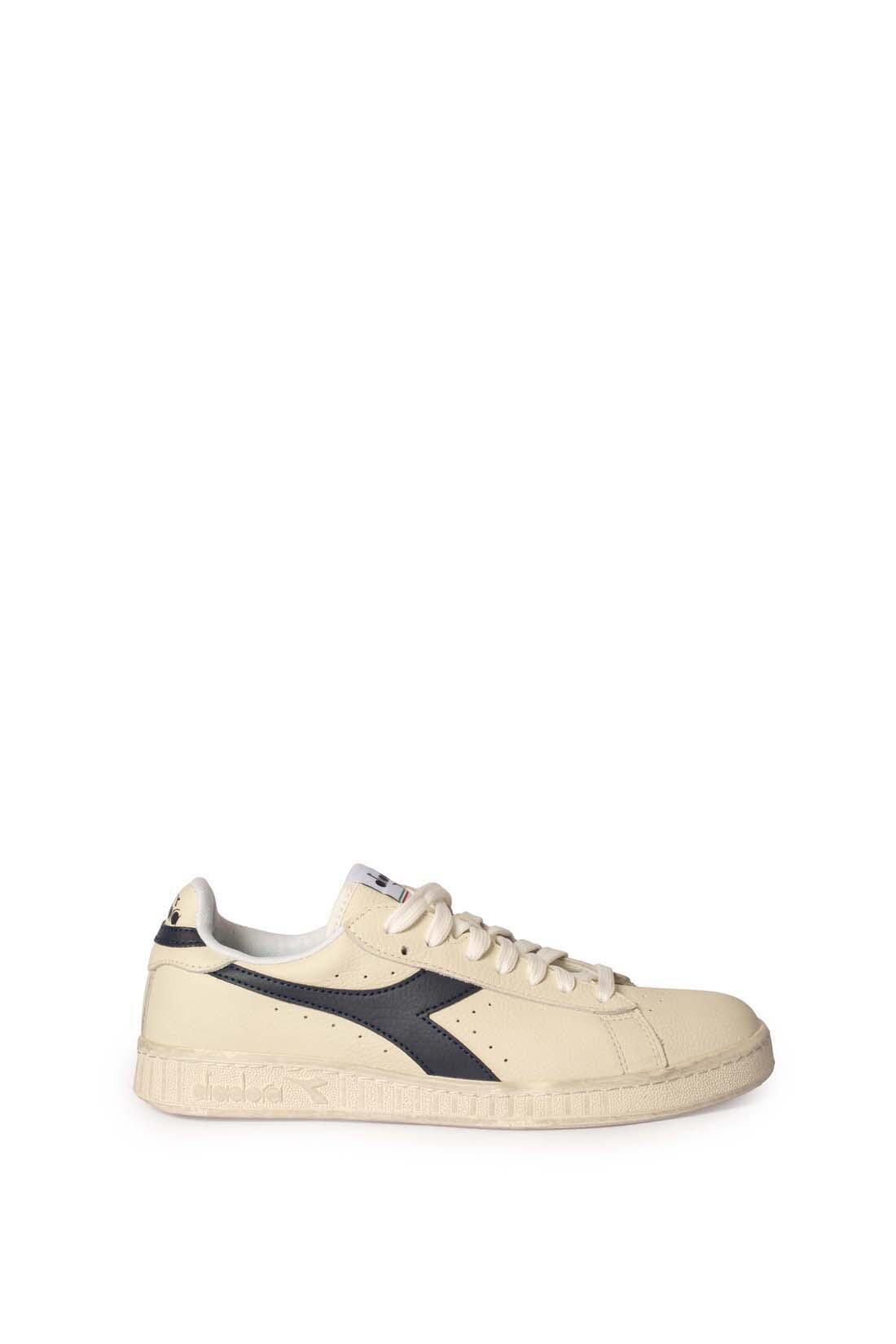 DIADORA picture