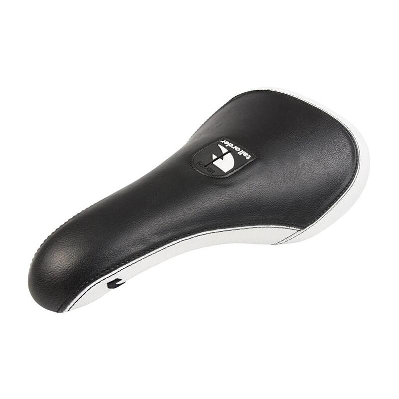 Selle Tall Order Logo Slim Pivotal Black/White      4750€    TALL ORDER Selle Tall Order Logo Slim Pivotal Black/WhiteVendu exclusivement en ligne   