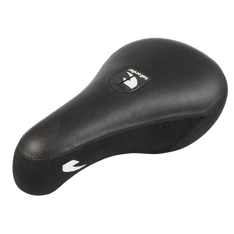 Selle Tall Order Logo Mid Pivotal Black/White      4295€    TALL ORDER Selle Tall Order Logo Mid Pivotal Black/WhiteVendu exclusivement en ligne   