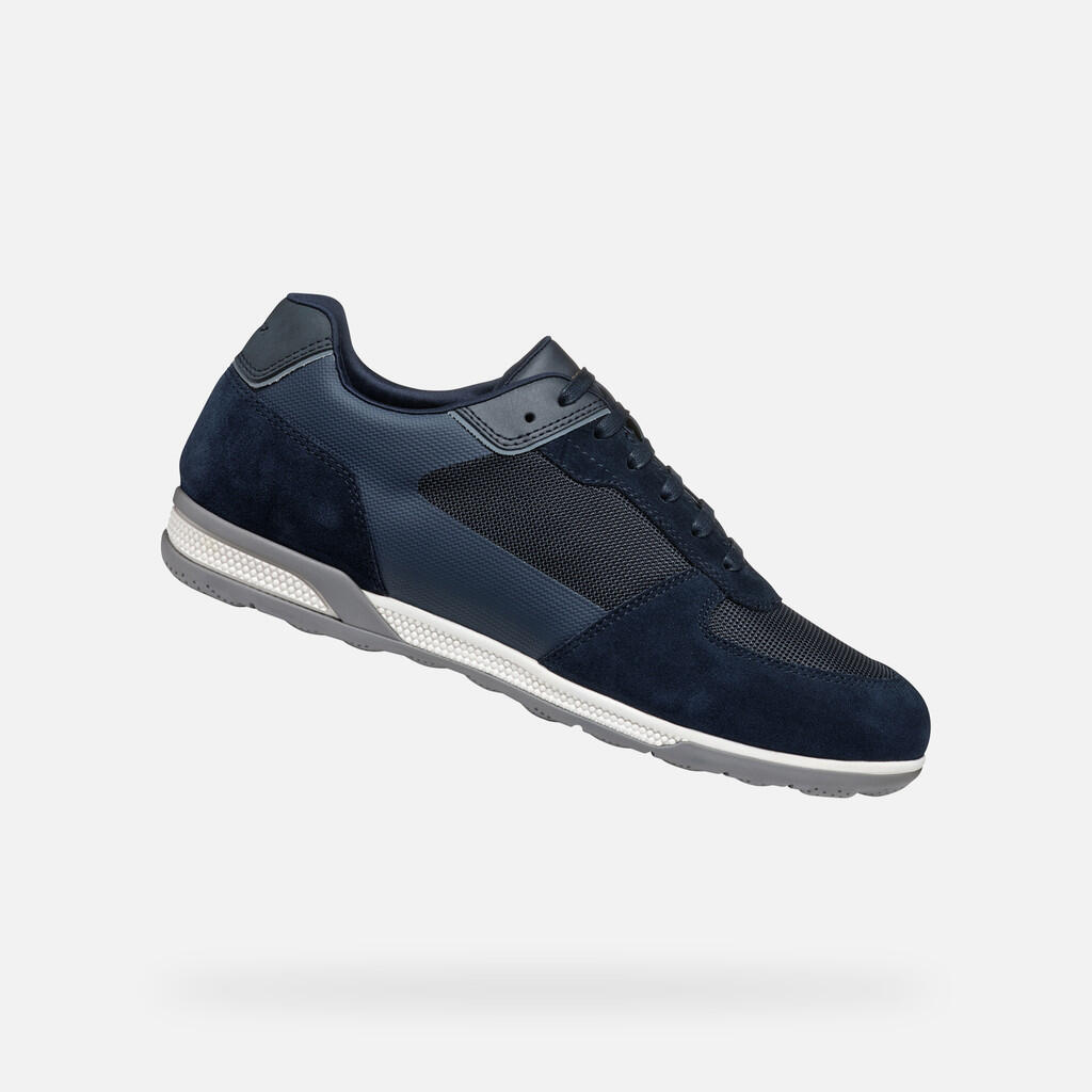 bleu marine.