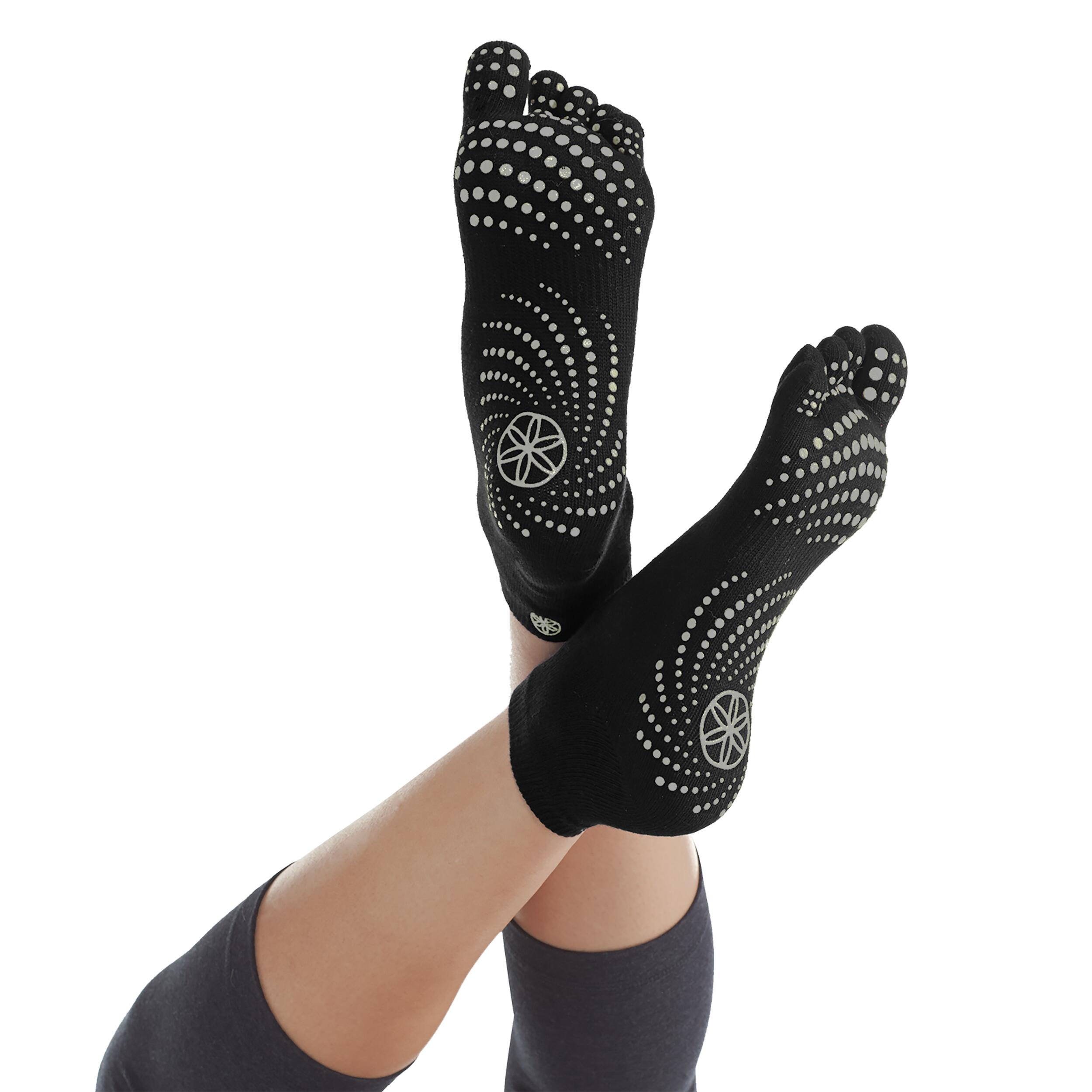 GAIAM GREY GRIPPY YOGA SOCKEN (SMALL/MEDIUM)