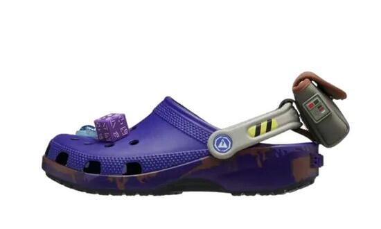 Classic Fortnite Clog Battle Bus