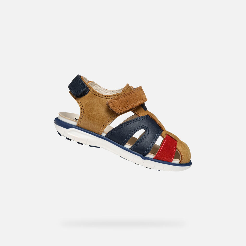 Sandały Geox Model B Sandal Delhi Boy A Kolor Brązowy