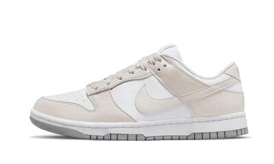 Sportschoenen dunk low next nature white light orewood brown