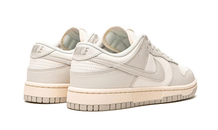Dunk Low Light Bone 2/4