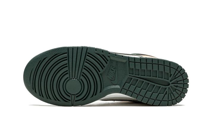 Dunk Low SE Sail Multi-Camo 3/4