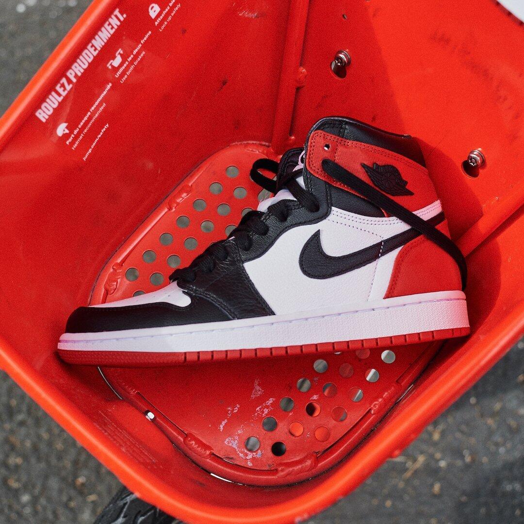 Air Jordan 1 Retro High Satin Black Toe 5/6