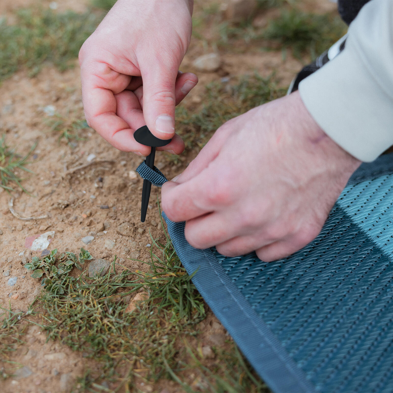 Campingteppich wetterfest 3 x 1 m mit Heringen und Tragetasche | Decathlon