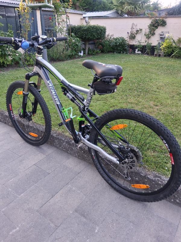 Entre Particuliers - VTT adulte argenté avec vert et noir 2/6