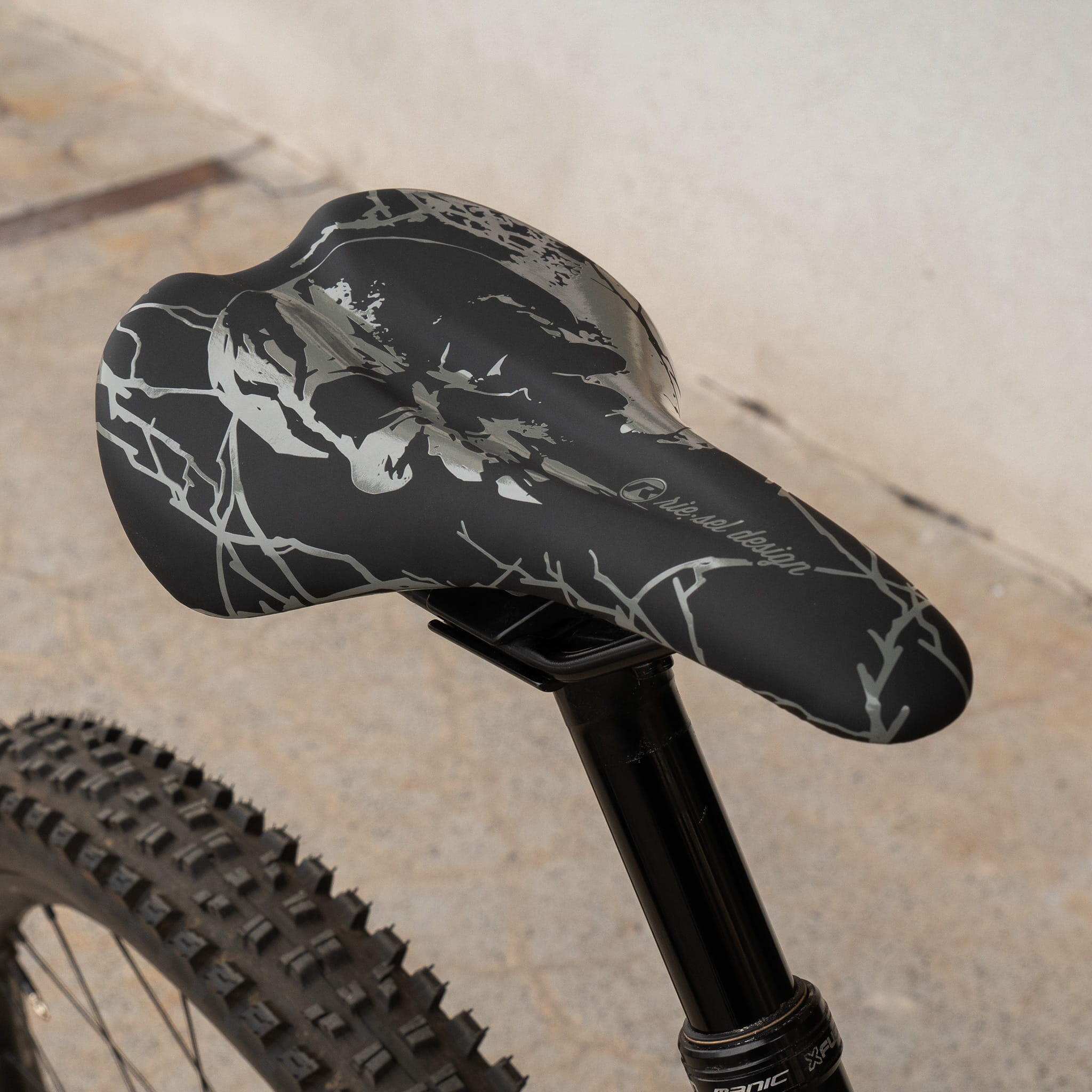 Schaumstoff Komfort Sattel skull 3/4