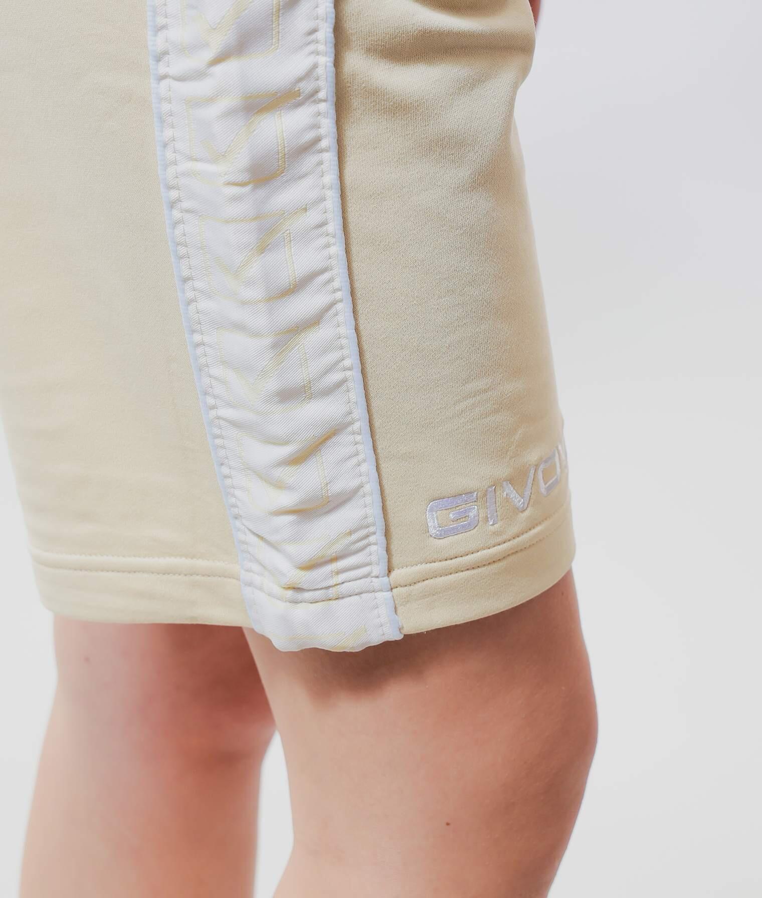 Short avec bande Givova 4/4