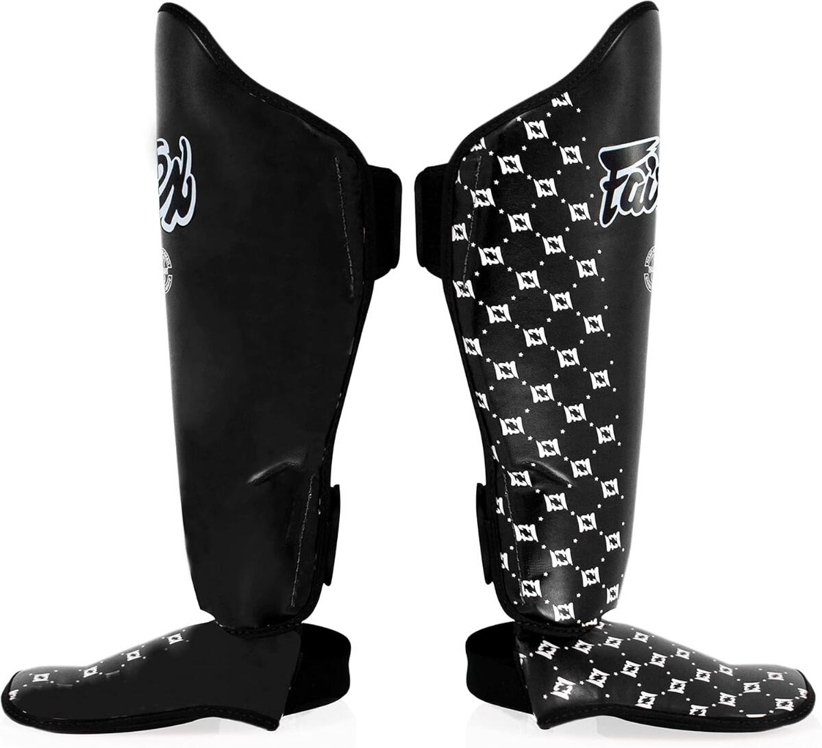 Paratibie Fairtex SP5 Competition in pelle Syntek nero, con strap 3/4