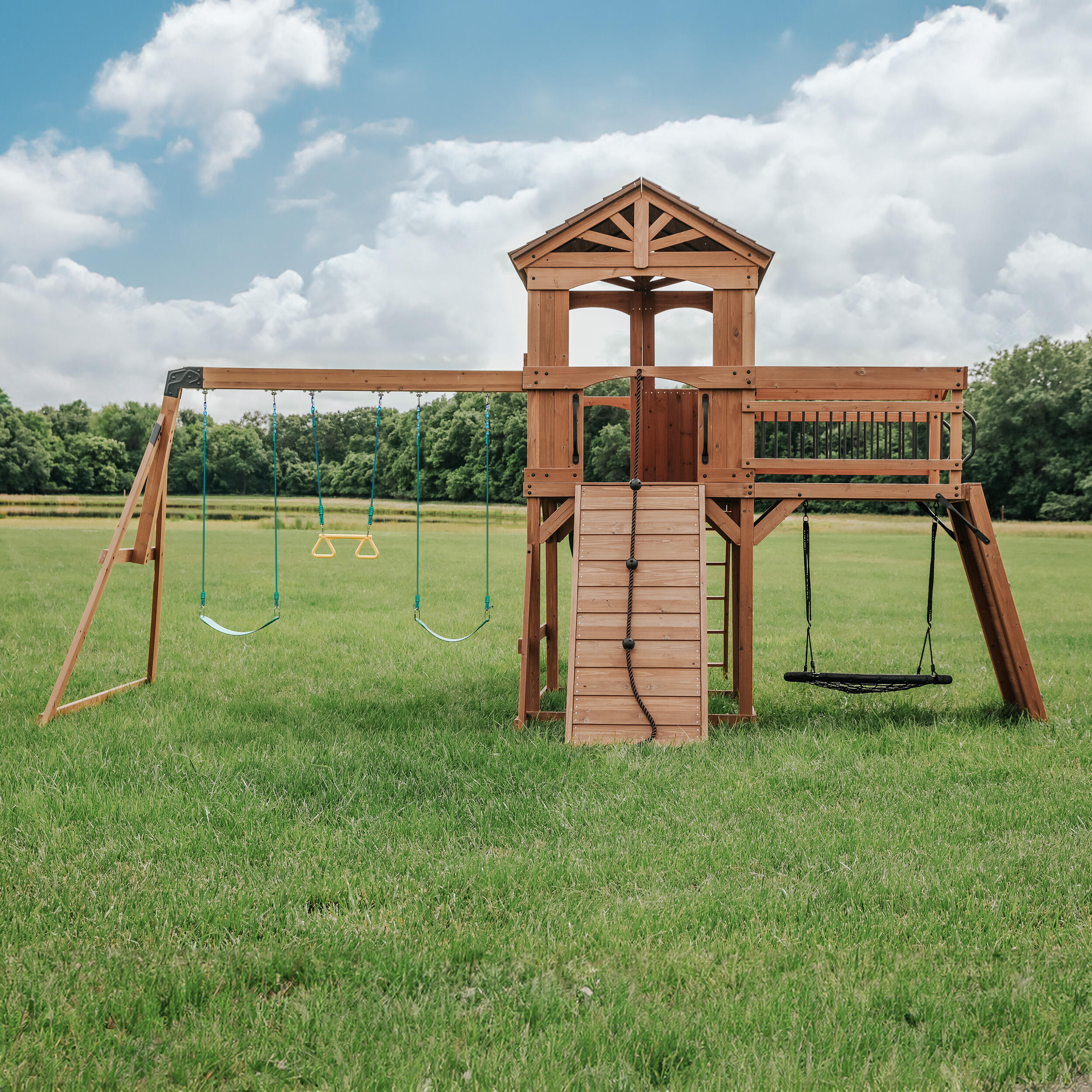 Parque Infantil, paredes rocosas, tobogán, 3 columpios, Sterling Point 5/7