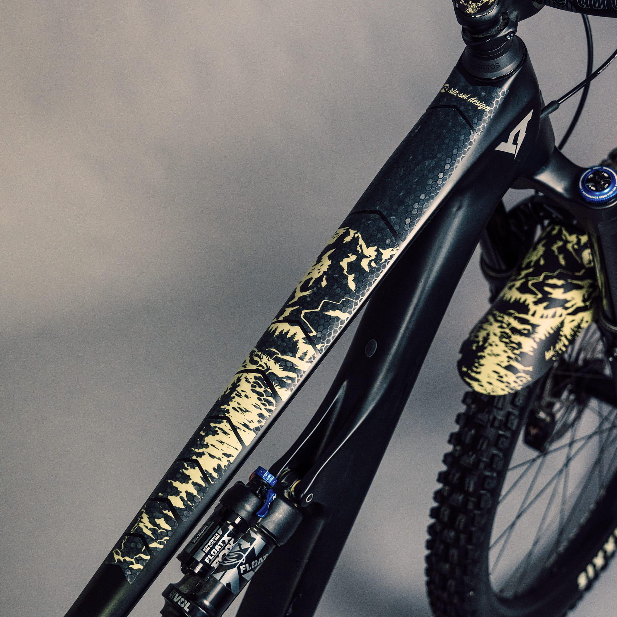 Aufkleber Schutzfolie Rahmenschutz MTB Transparent Matt 17-teilig dunkle Rahmen 5/8