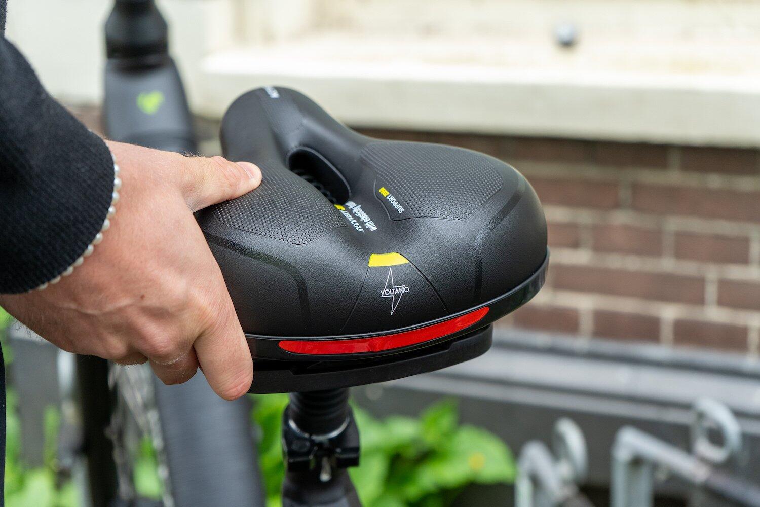 Voltano Fietszadel Met Gelpads - Zwart/Geel - Unisex -   Zadelstrop 3/7