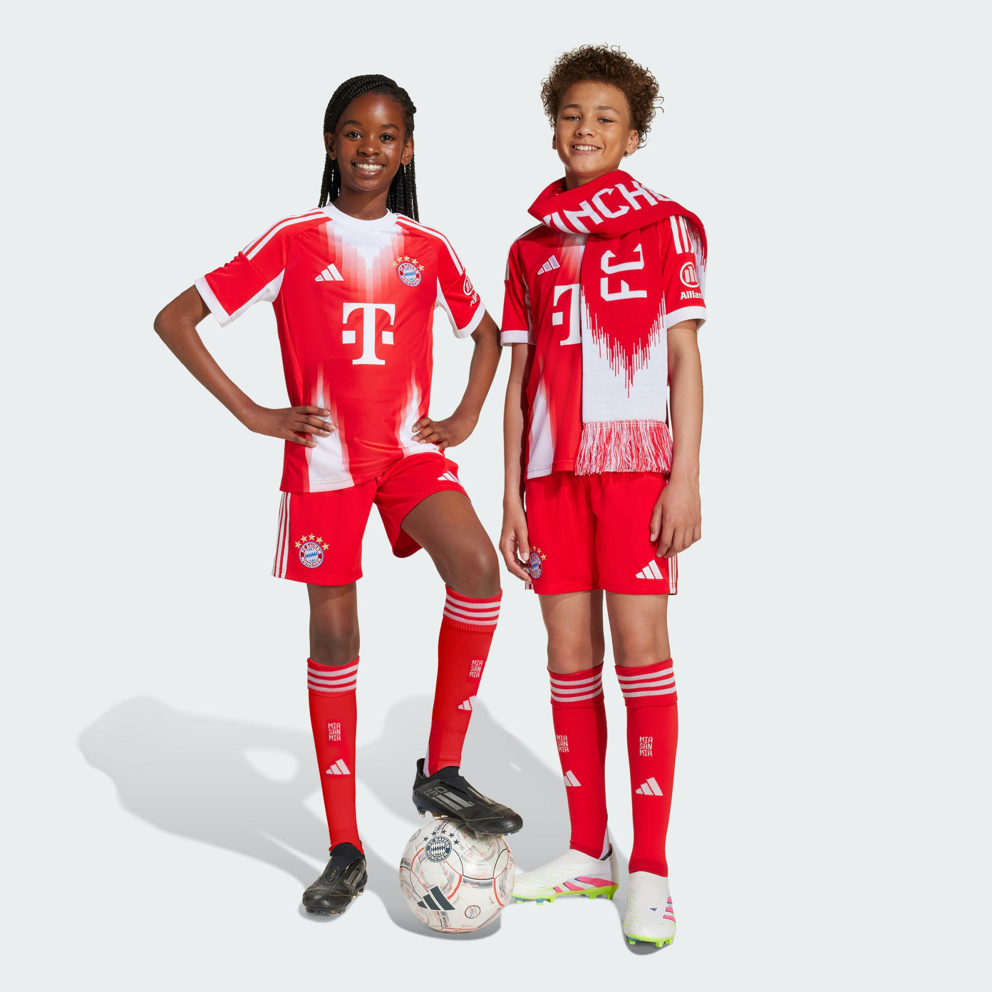 ADIDAS Domácí šortky FC Bayern 25/26
