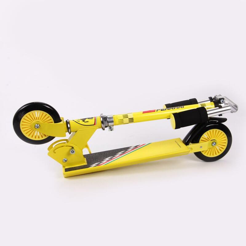Trotineta pliabila Ferrari pentru copii cu roti 120 mm, galbena