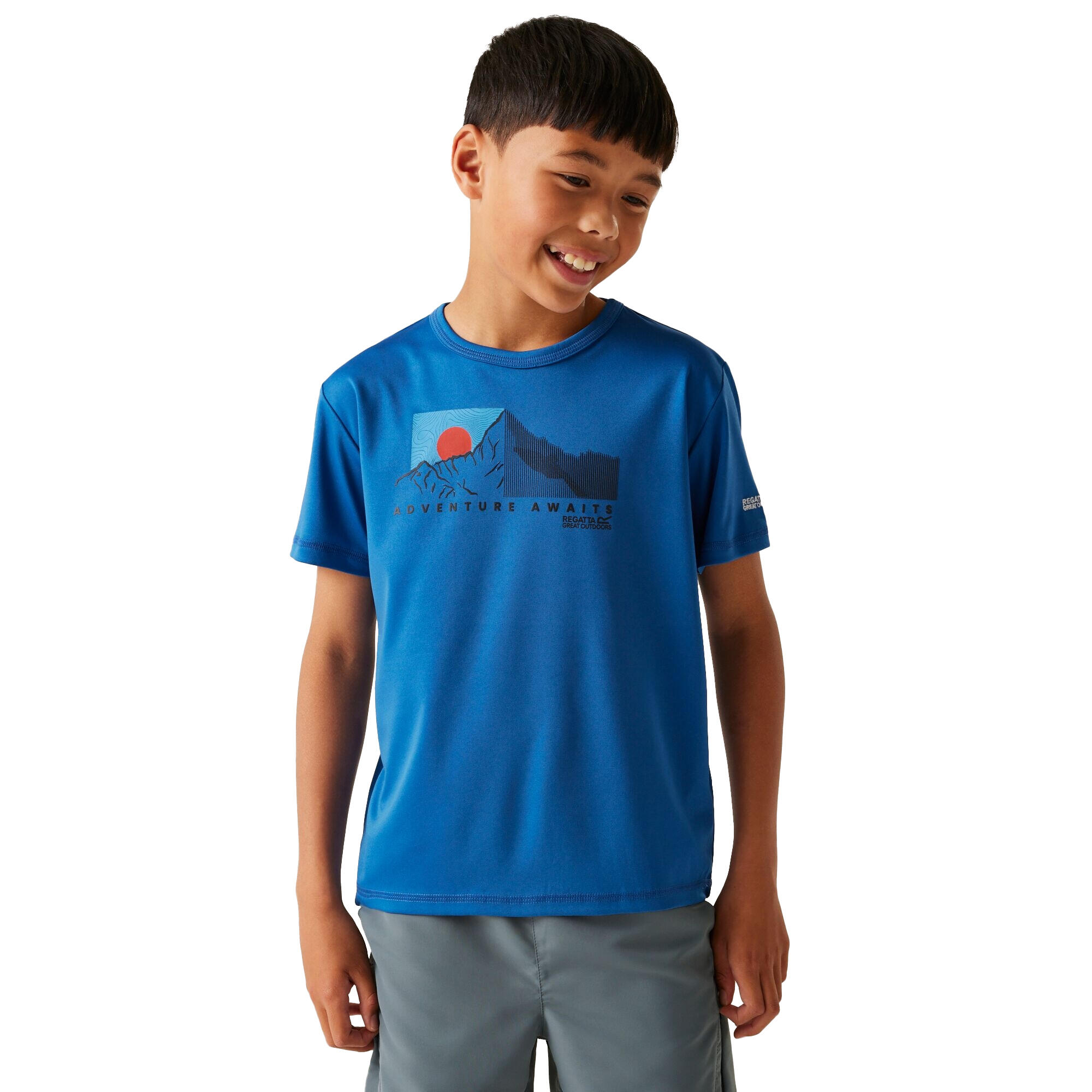 Tshirt ALVARADO ADVENTURE AWAITS Enfant (Bleu Olympien) 4/5