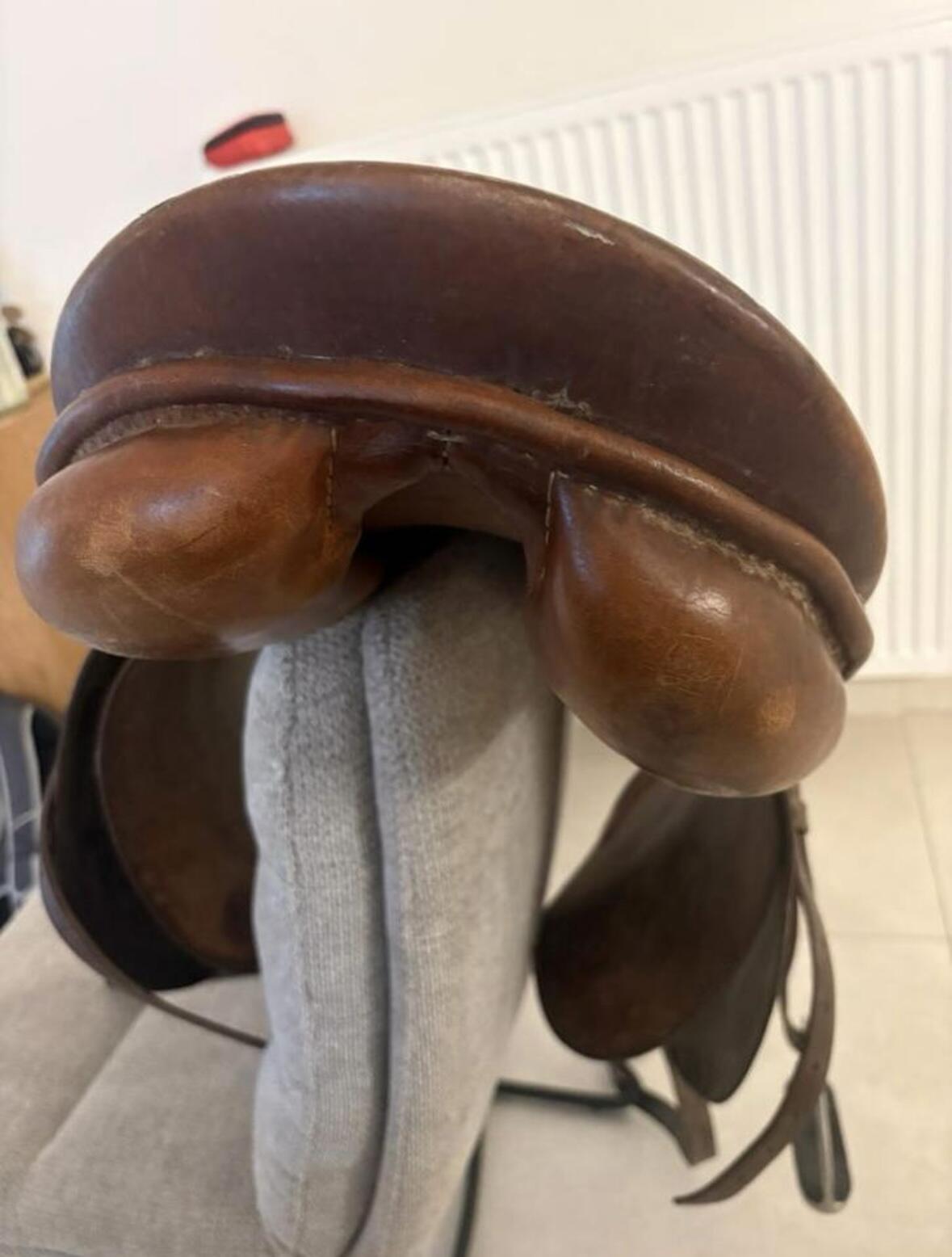 Entre Particuliers - Selle de dressage Stubben 4/6