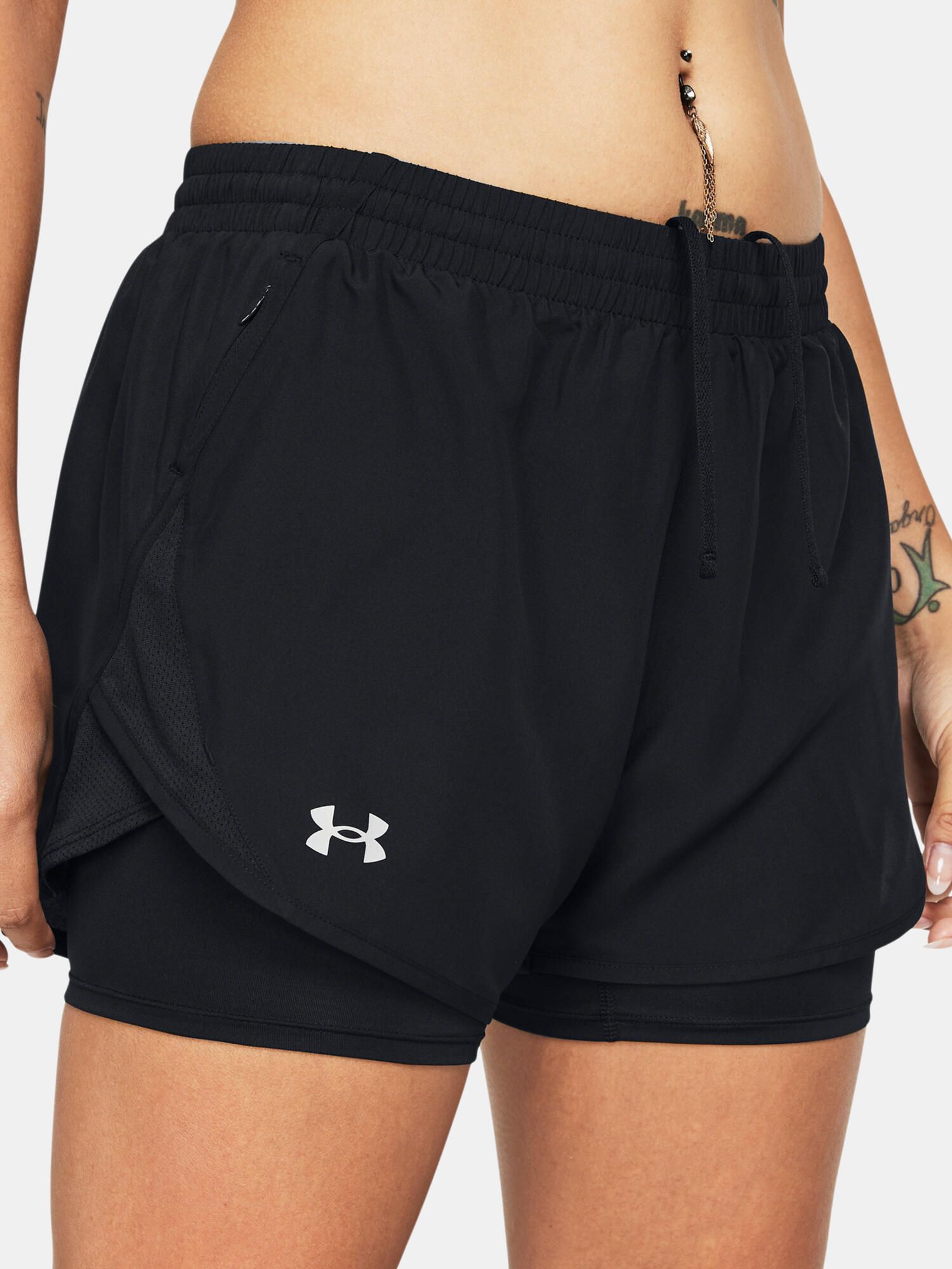 Short Under armour modèle 1382440-001 pour femmes 5/6