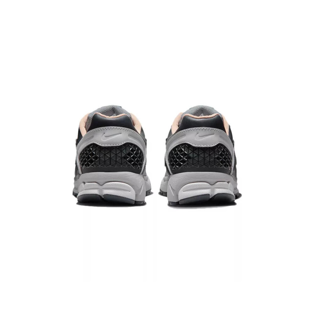 Basket Nike ZOOM VOMERO 5 6/7
