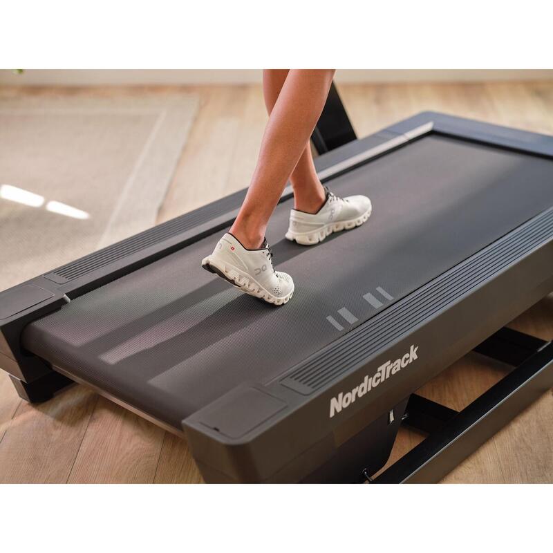 Banda de alergare Nordic Track USA X24 ecran 24 inch pivotant  cu inclinatie 40%