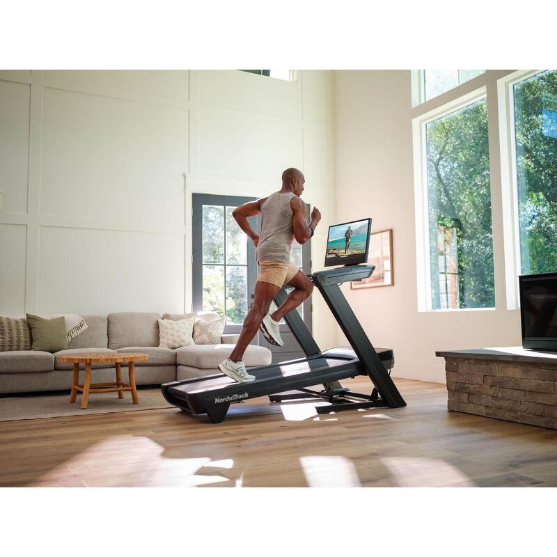 NordicTrack Commercial 2450 – běžecký pás s iFIT, sklonem 12 % až -3 % a 22 km/h