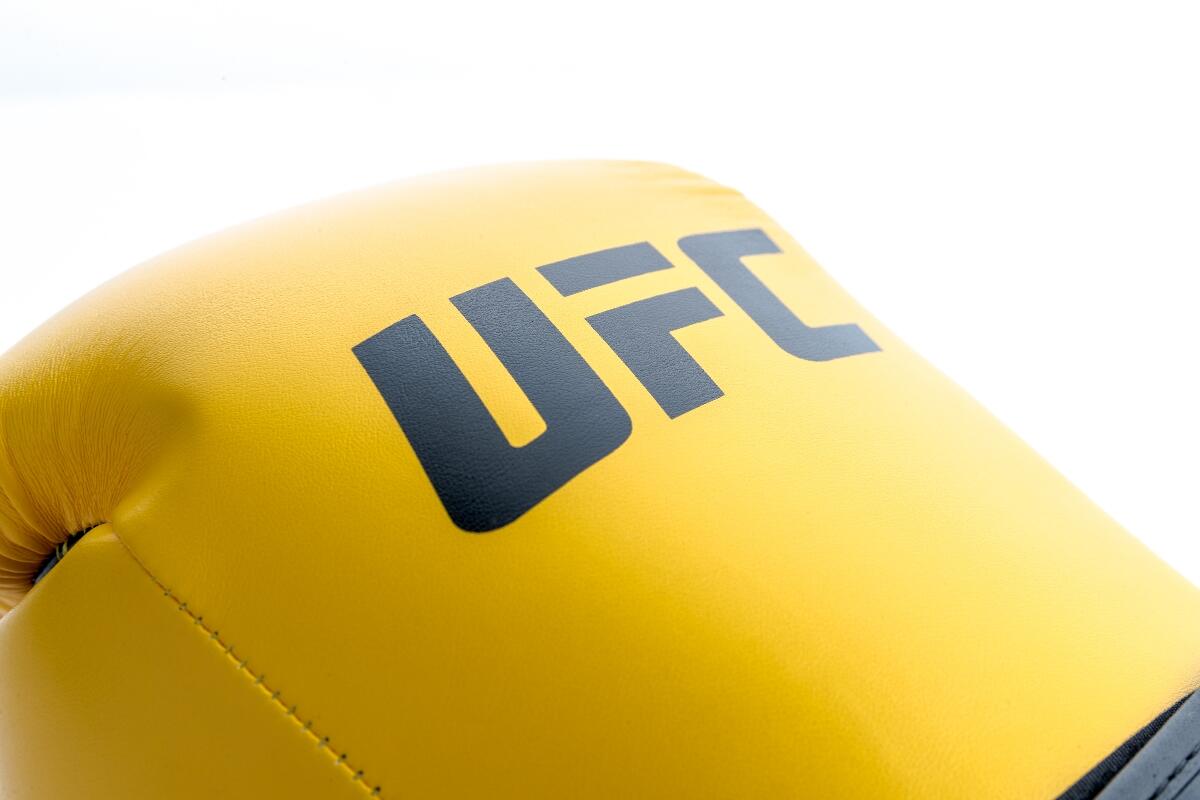 UFC PRO Trainings-Boxhandschuhe – Gelb/Schwarz – 12OZ 5/7