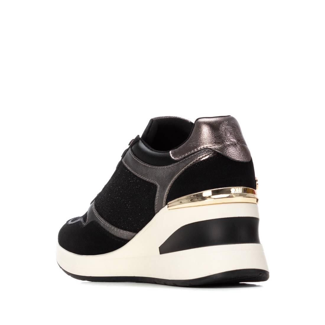 Zapatilla De Mujer Xti 144379 Negro 4/5