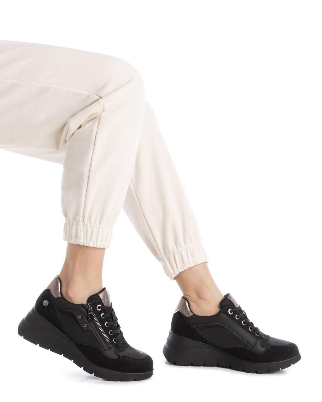Sapatilhas Xti modelo 144500-NEGRO para mulheres 2/5