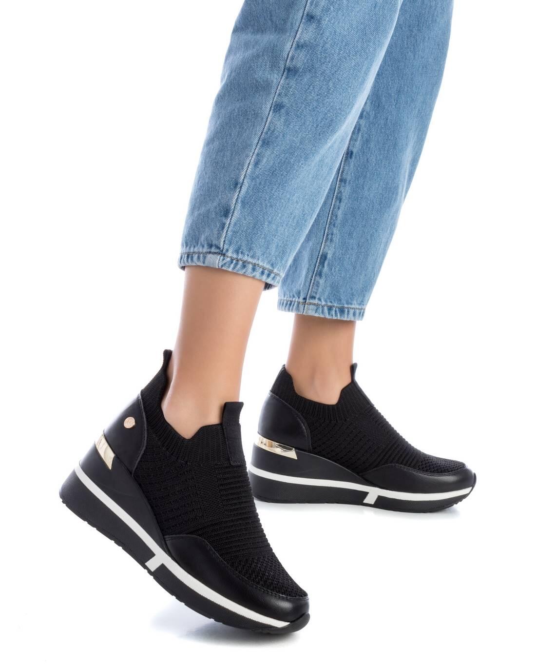 Zapatilla De Mujer Xti 143084 Negro 2/5